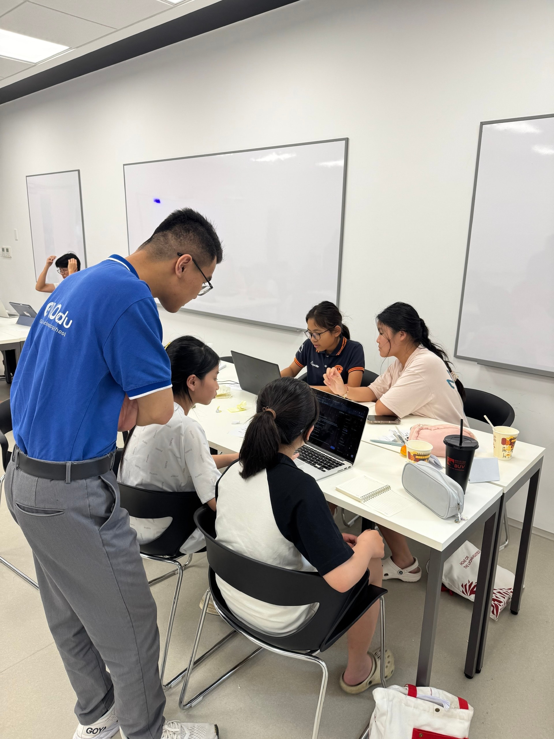 TRƯỜNG HỌC CÔNG NGHỆ VÀ SÁNG TẠO EVO