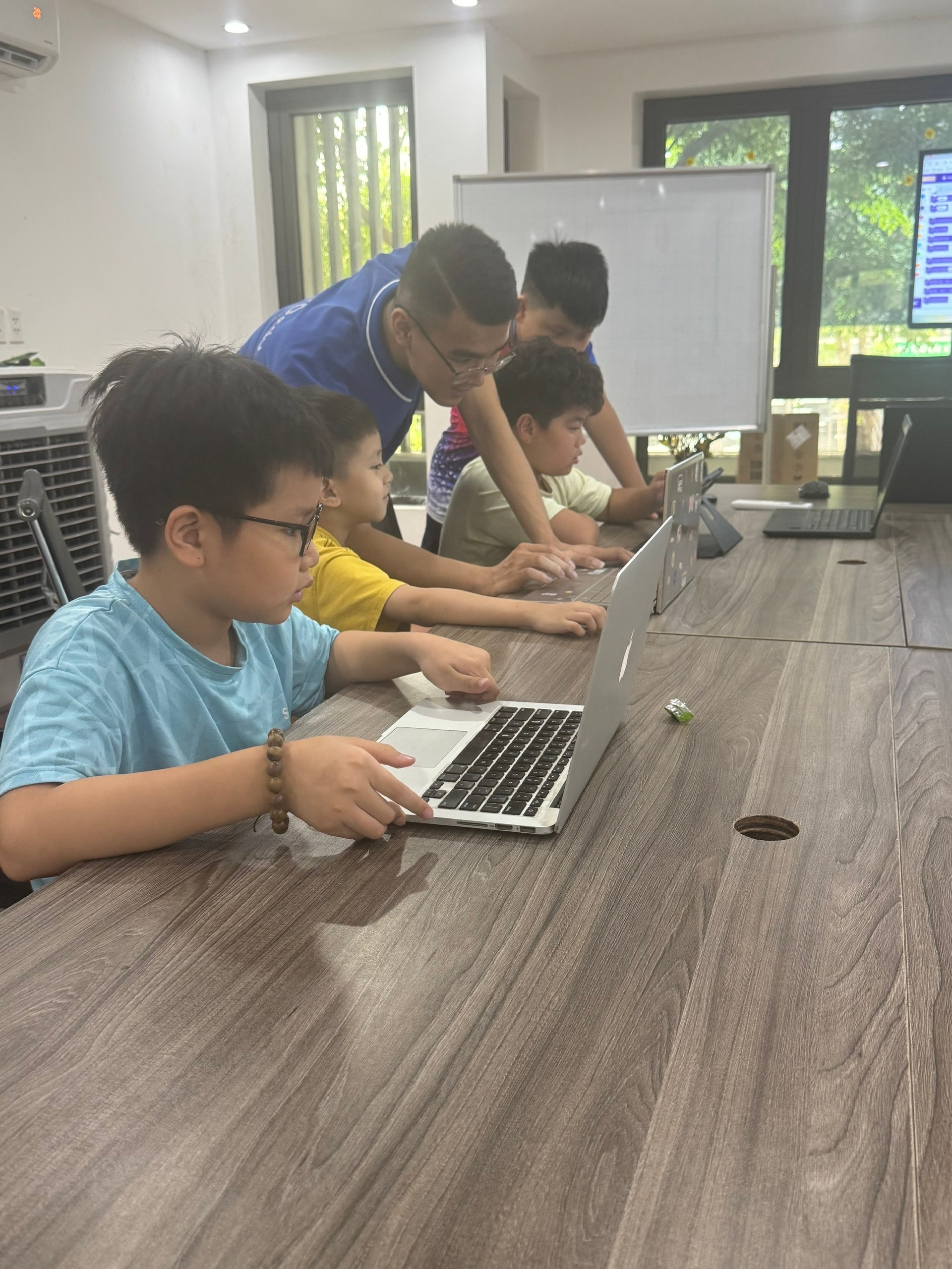 TRƯỜNG HỌC CÔNG NGHỆ VÀ SÁNG TẠO EVO